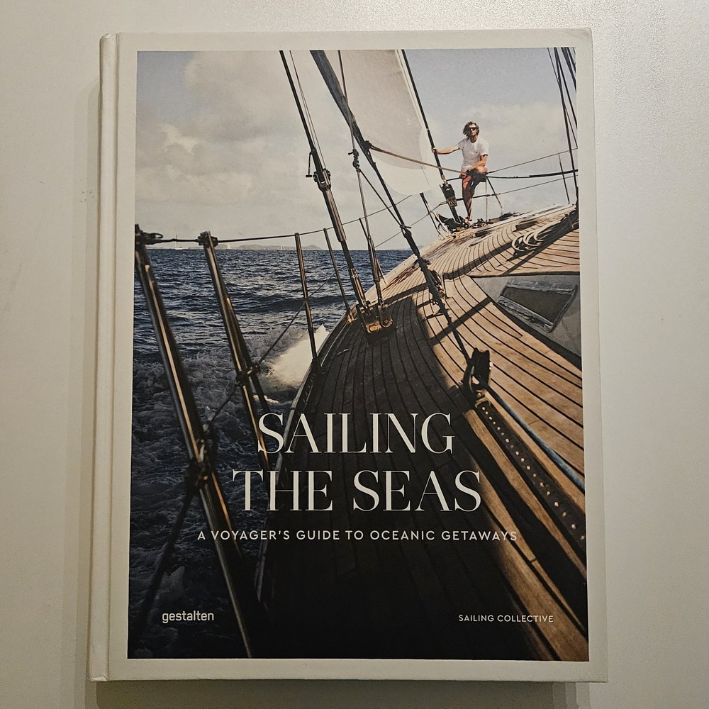 Sailing the Seas : A Voyager's Guide to Oceanic Getaways by The Sailing...