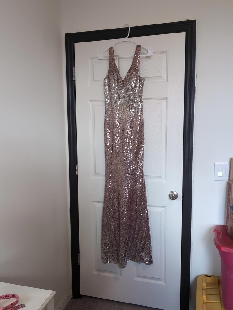 Size 3 NWT formal sequin dress