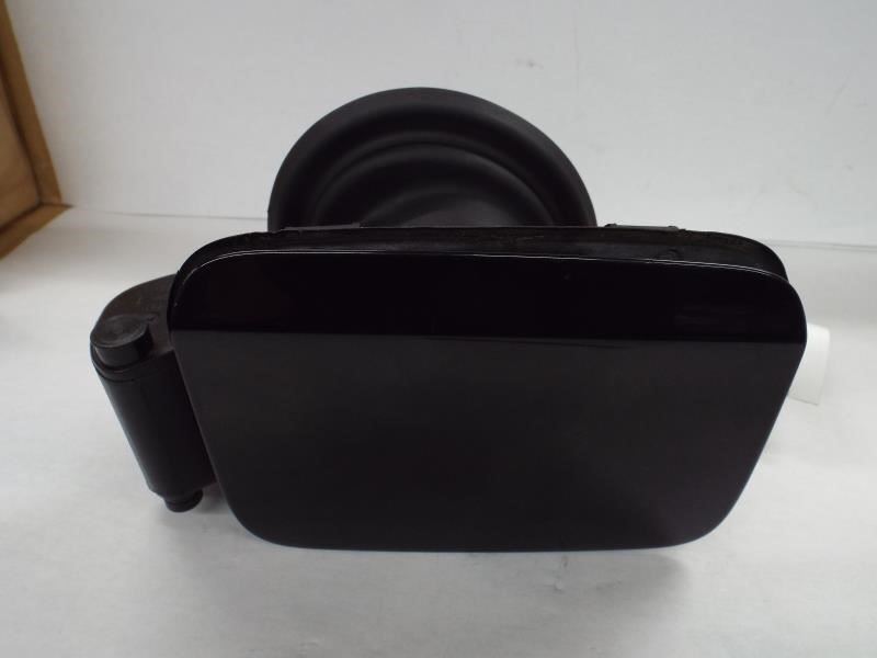 335I      2011 Fuel Filler Door 457817
