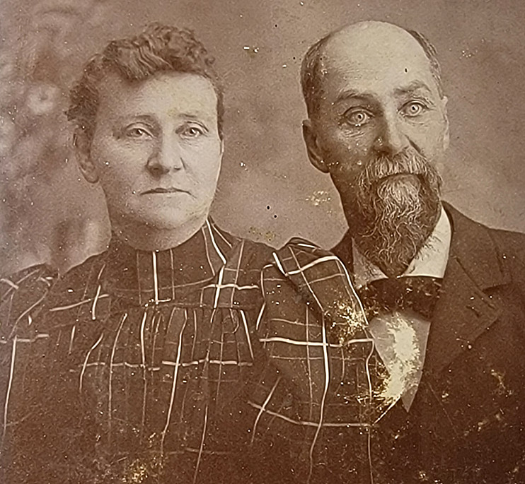 Britt Iowa Portrait Of A Woman And Man Couple Antique Vintage Cabinet Card Photo