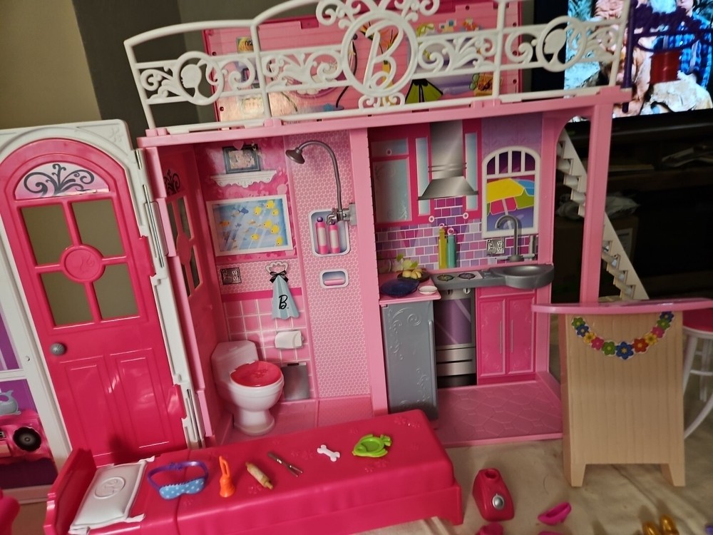 2009 Mattel Barbie Glam Vacation Beach House Fold N' Go Playset with Extras