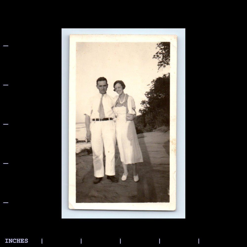 Vintage Photo MAN WOMAN COUPLE LONG SHADOW