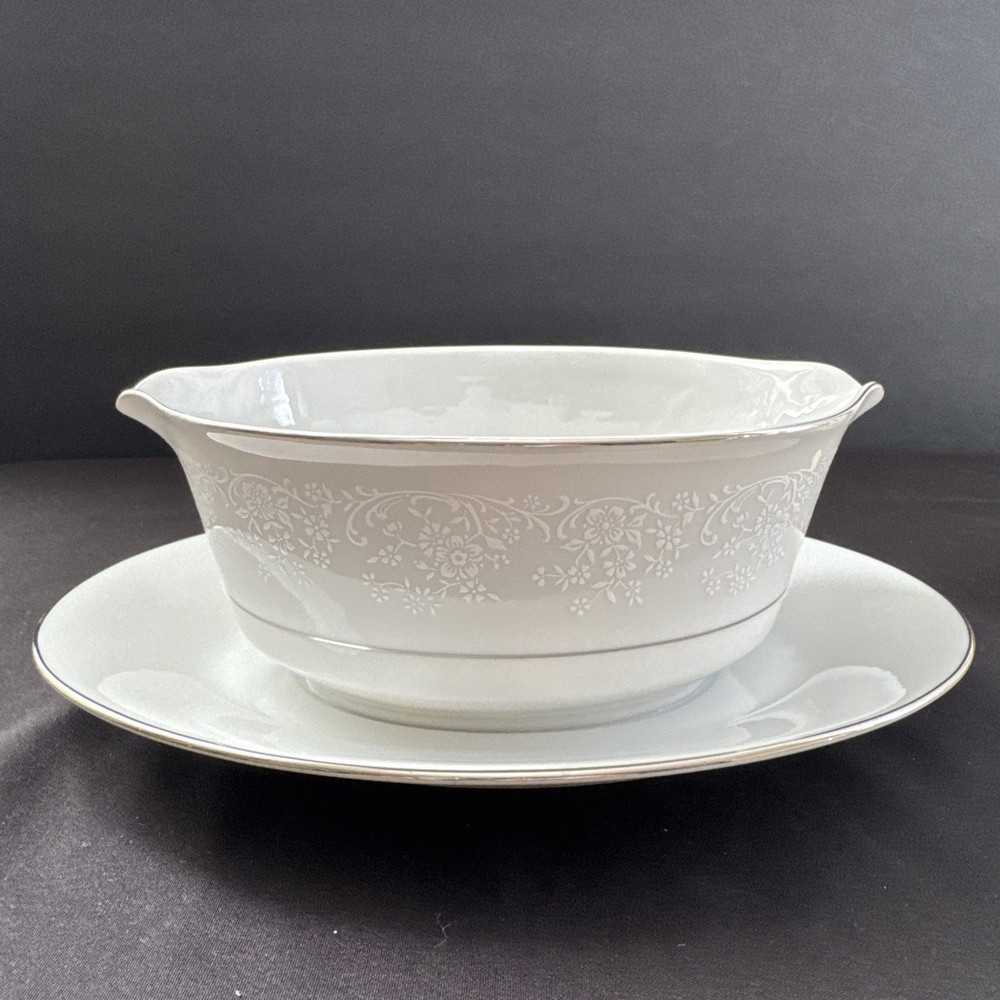 VINTAGE Gravy Boat  Noritake Tahoe with attached plate #2585 Sri Lanka