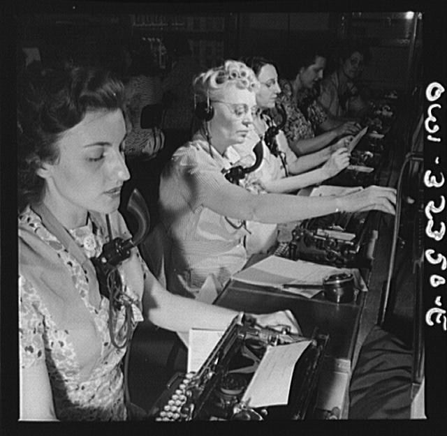 Untitled photo, : Washington, D.C. Telephone operators at the telegraph office