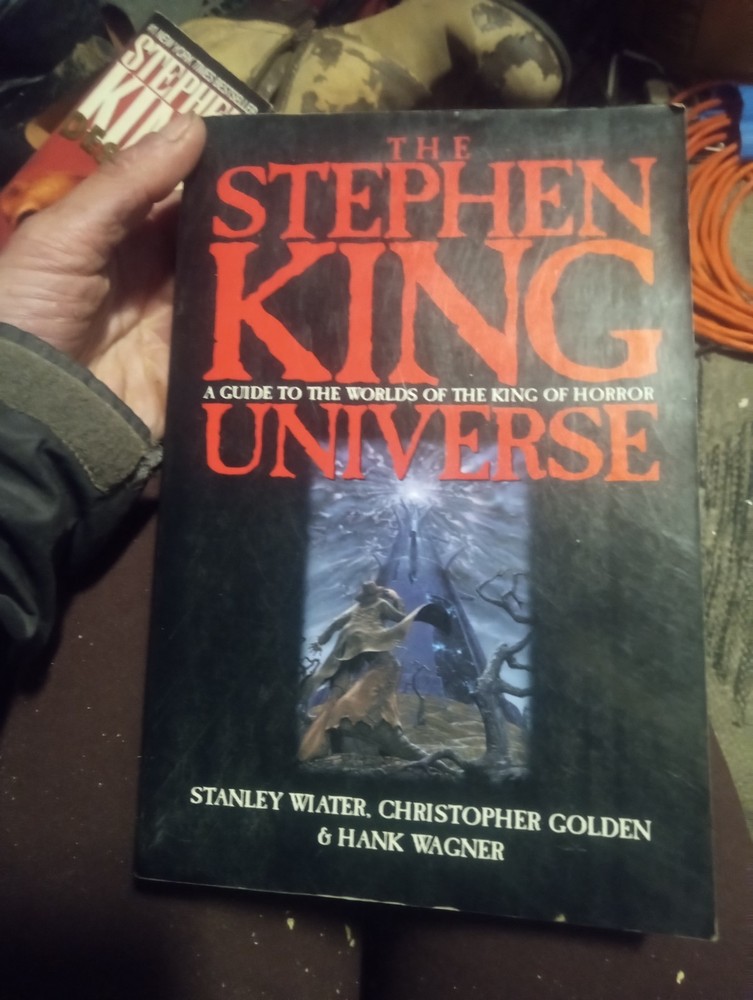 The Stephen King Universe : A Guide to the Worlds of the King of Horror Trade PB