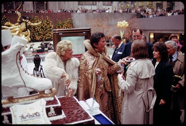Photo:Liberace at Rockefeller Center, 50th, NYC 3