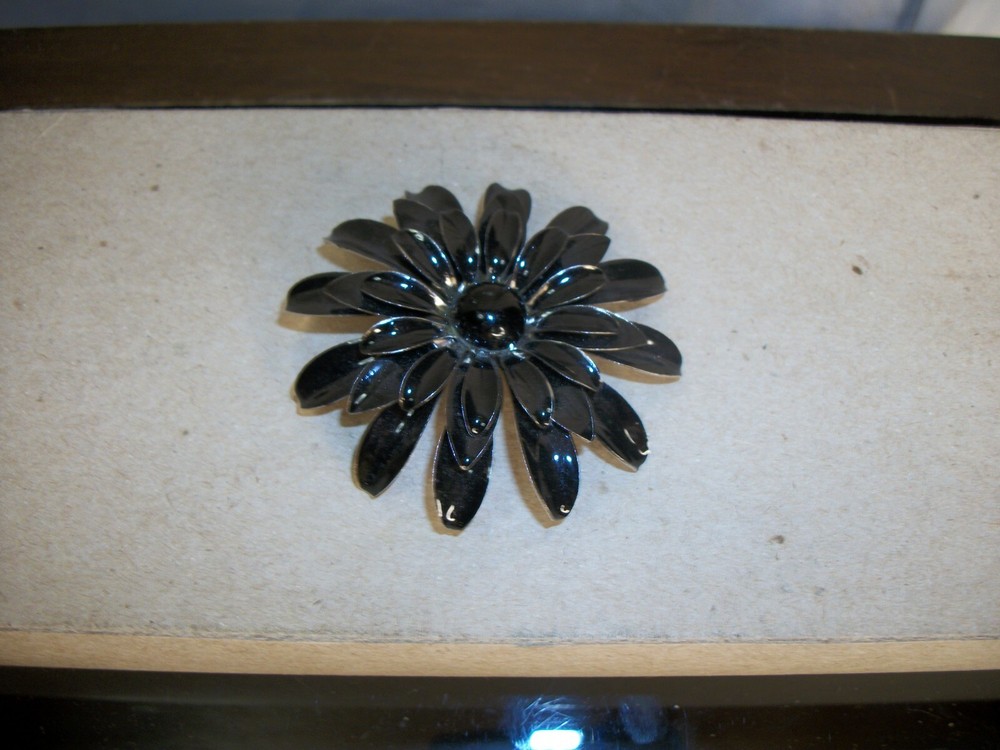 Vintage Brooch Daisy Black Enamel