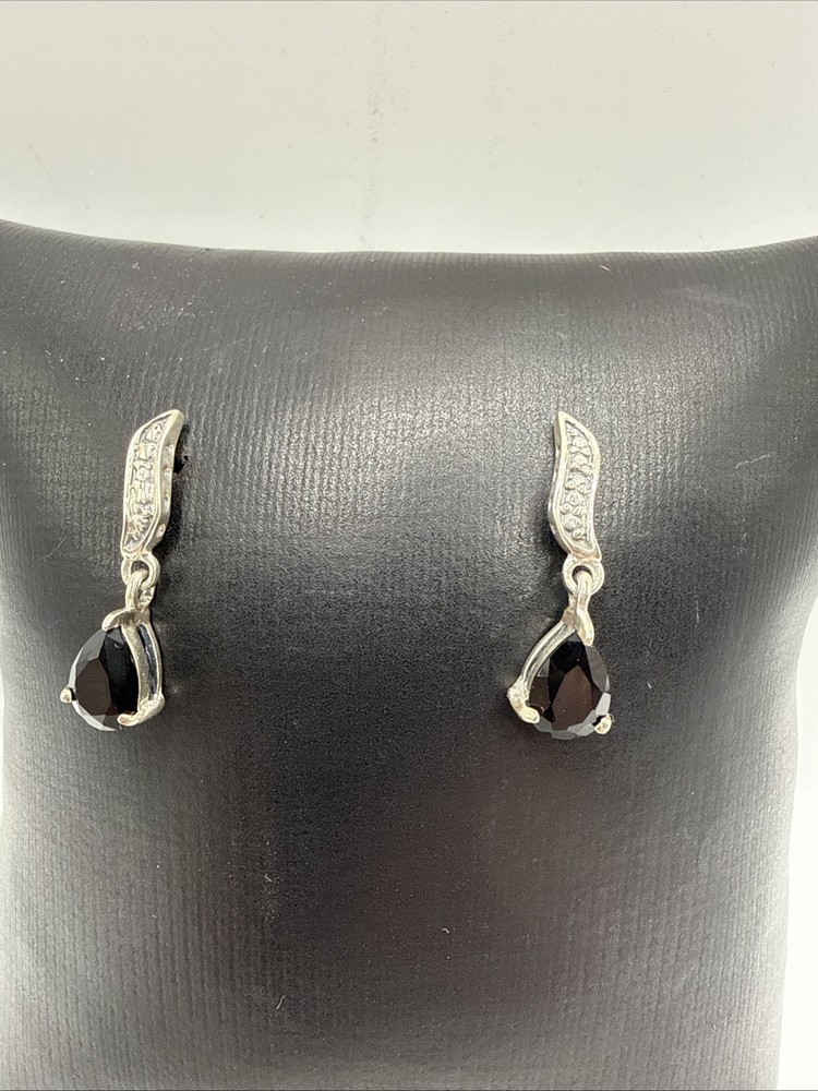 Vtg Pretty Avon 925 Sterling Silver Faceted Agate Dangle Earrings. 1.9 Grams.