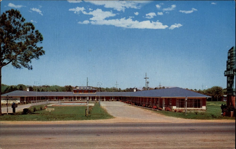 Morton's Motel ~ US Highway 90 ~ Pensacola Florida ~ 1950s-60s vintage postcard