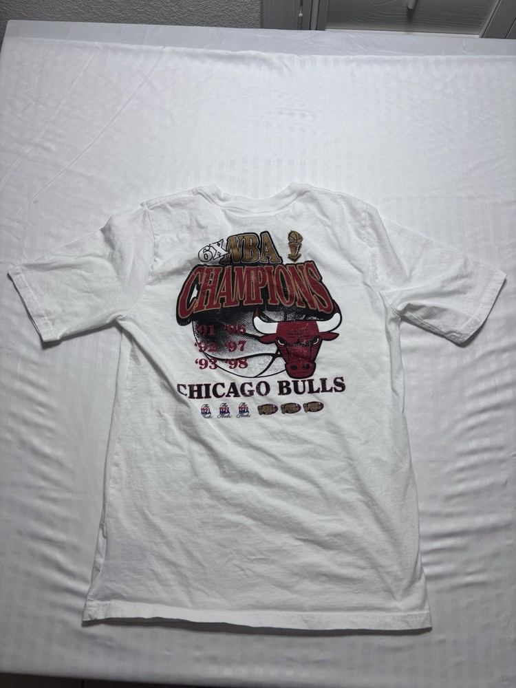 Mitchell & Ness Chicago Bulls 6x Time NBA Champions T Shirt Size Kids XL White