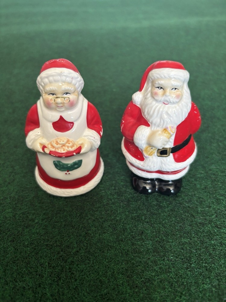 Vintage Ceramic Santa & Mrs. Claus Salt & Pepper Shakers Christmas