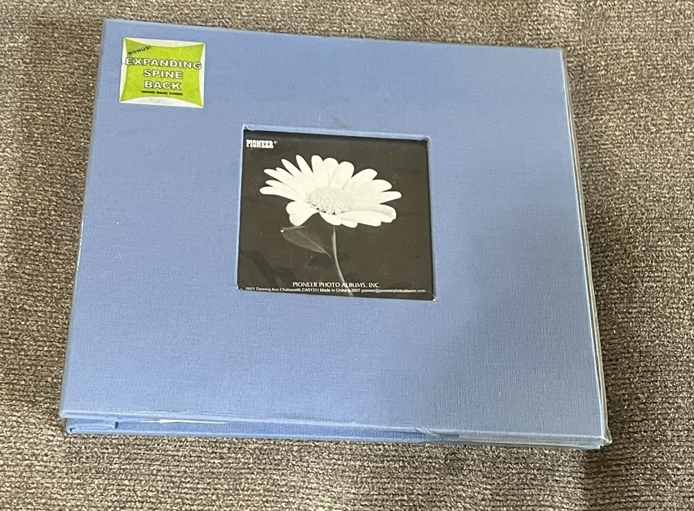 Pioneer Acid Free Creative E-Z Load Memory Book 8