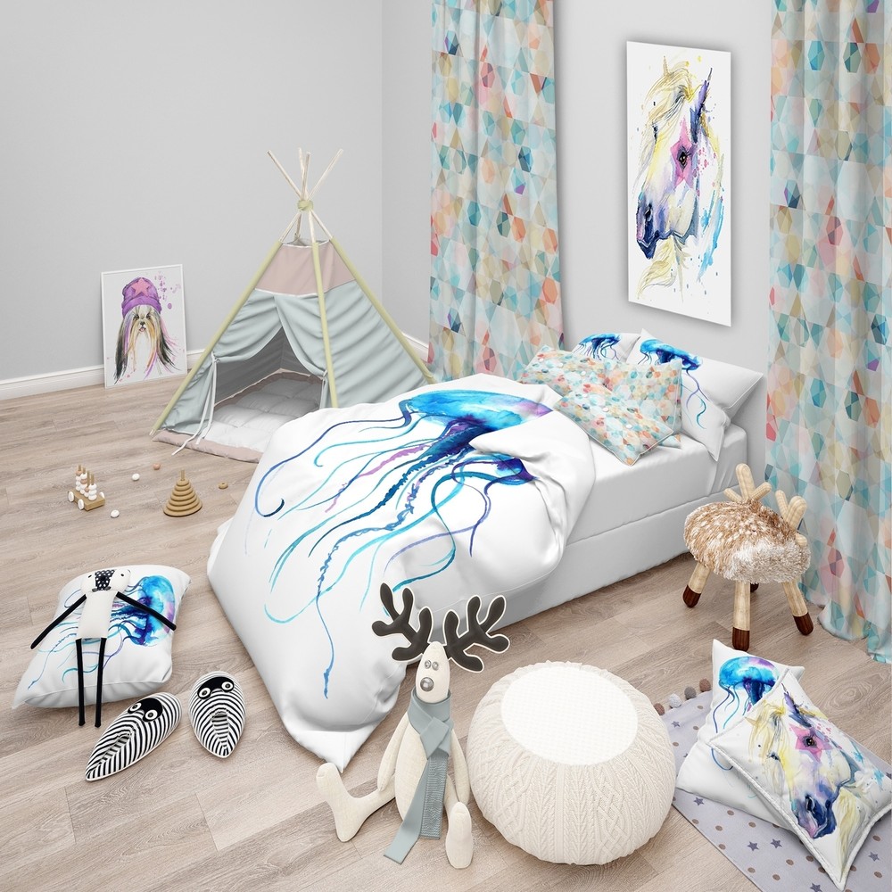 Designart 'Large Light Blue Jellyfish' Animal Bedding Set -