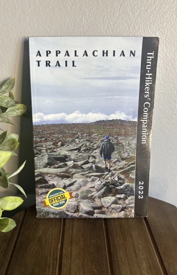 Appalachian Trail Thru-Hiker’s Companion 2022 – Official Guide Book by ALDHA