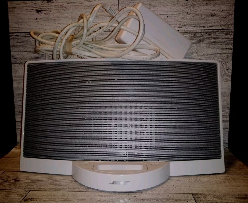 Bose SoundDock Digital Music System W/Charging Cable iPod White-Clean Not Tested