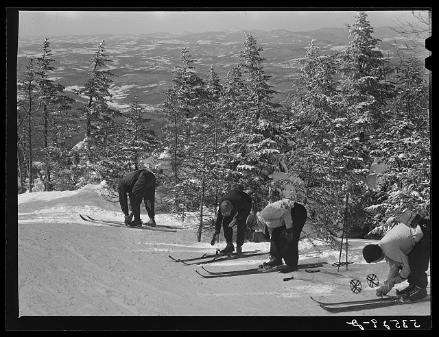 Photo:Franconia Notch New Hampshire Cannon Mountain Skiers 1940