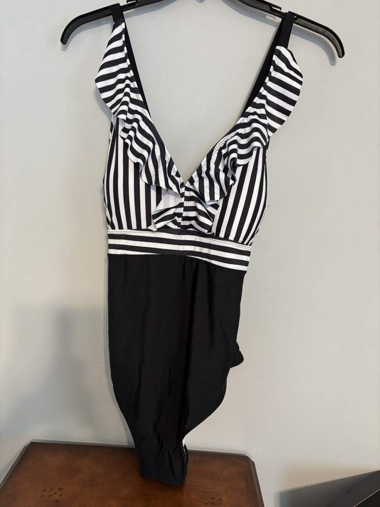 NWOT Women’s Size 2XL Black And White Striped One-Piece Swimsuit