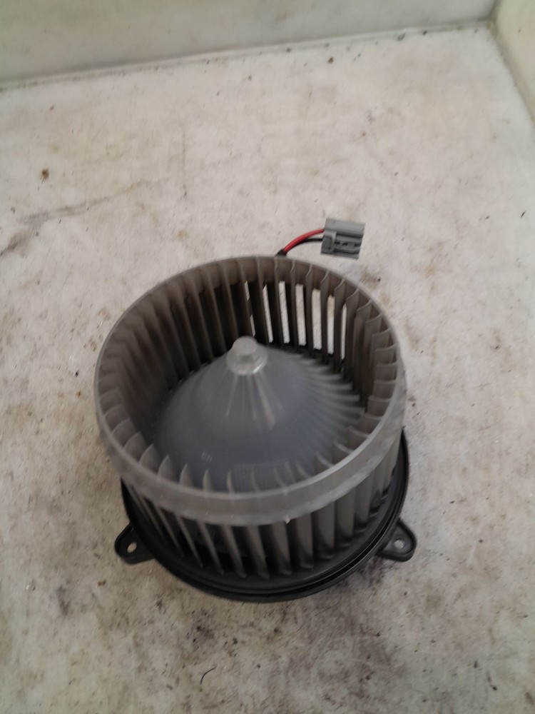 Opel Insignia I heating fan 13263279