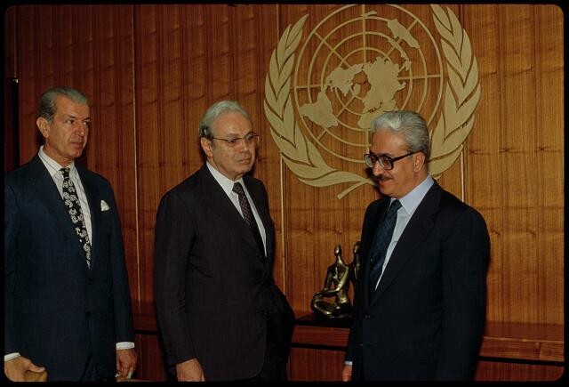 Javier P�rez de Cu�llar with Iraqi Foreign Minister United Nations, New York 1