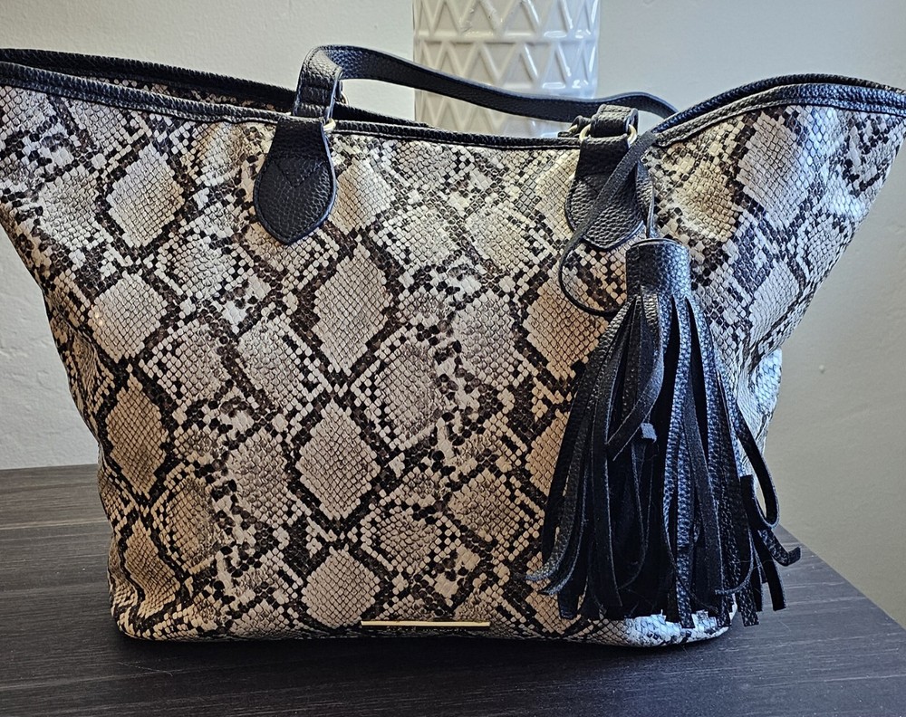 Lg Steve Madden Snake Skin Gray & Black Purse