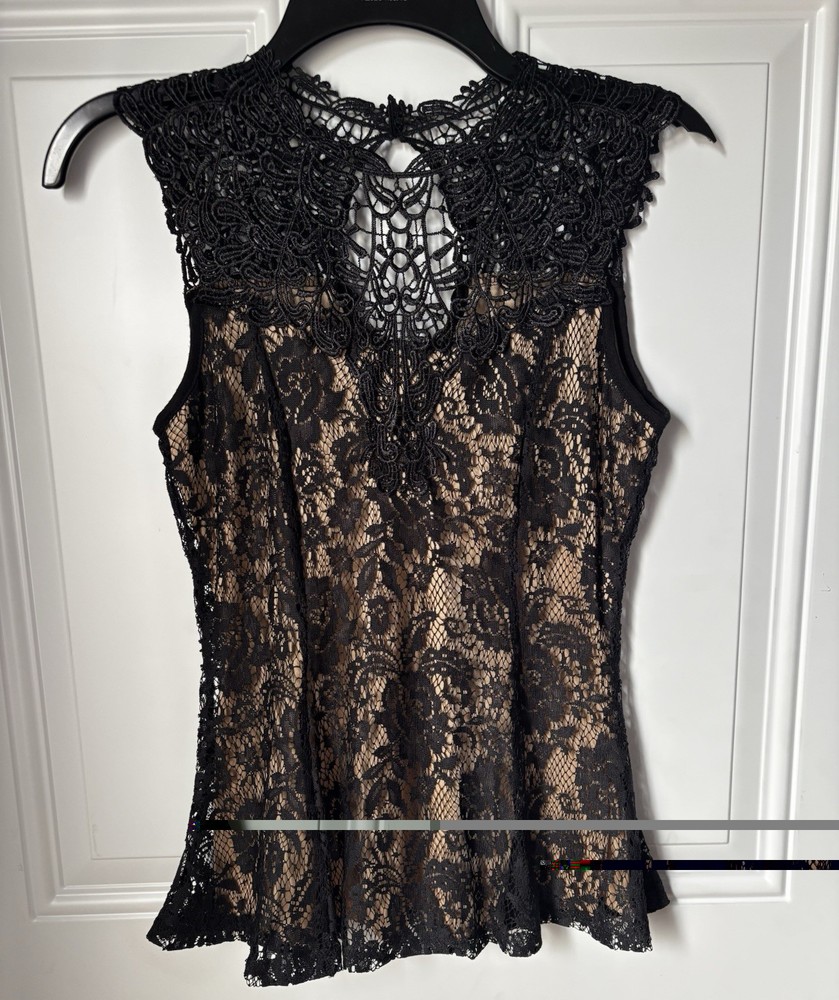 • New Mode Black Floral Lace Sleeveless Blouse Women’s Size Medium