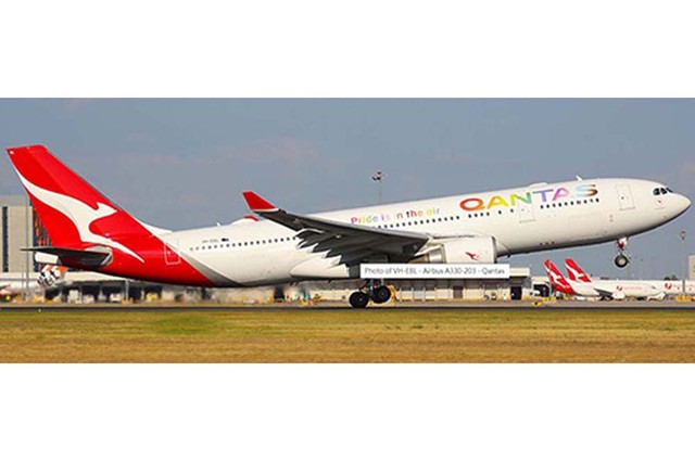JC Wings 1/400 A330-200 Airplane VH-EBL Qantas Airways