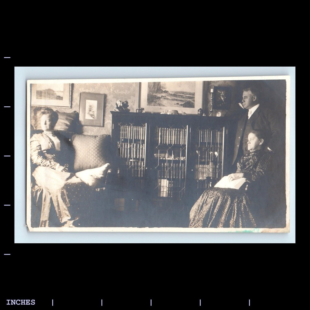 Old Vintage Photo MEN WOMEN LIVING ROOM BOOK SHELF VICTORIAN ERA