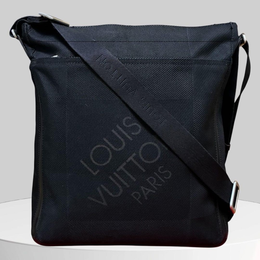 Louis Vuitton Damier Géanne Black Shoulder Bag Pre-Owned Authentic
