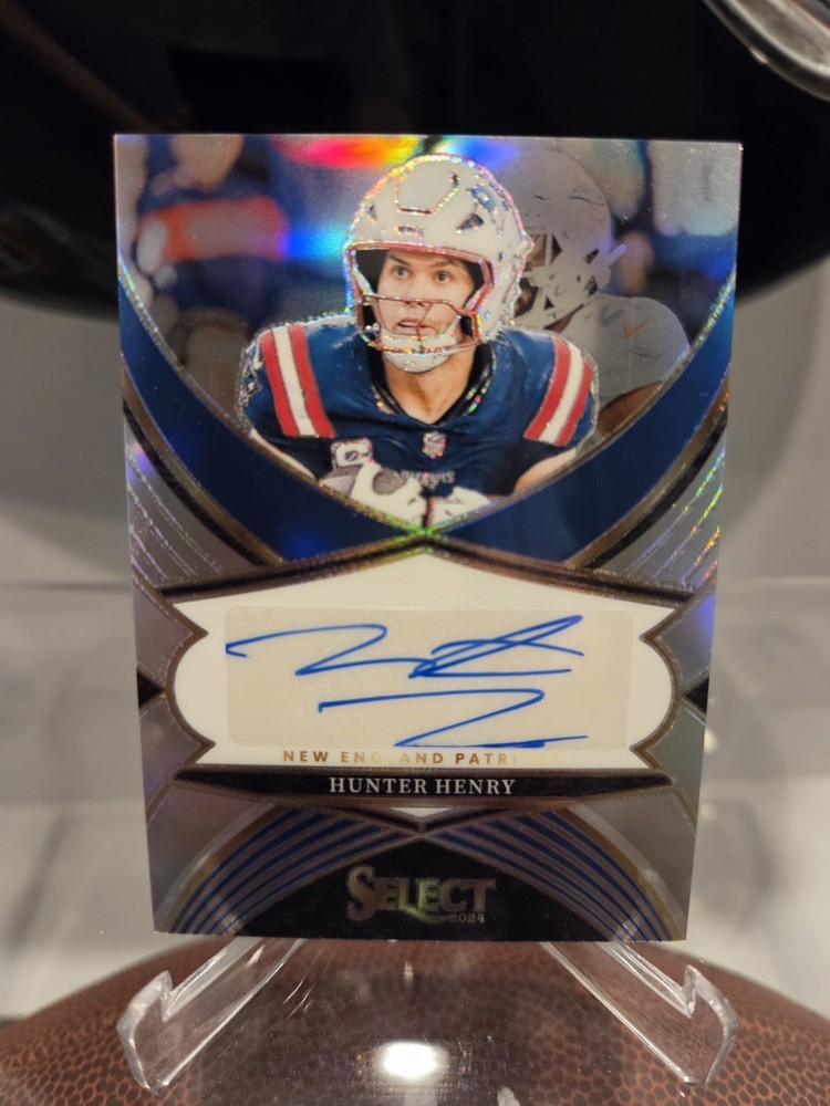 2024 Panini Select - Hunter Henry Select Signatures AUTO #SSP-HHY Silver Prizm