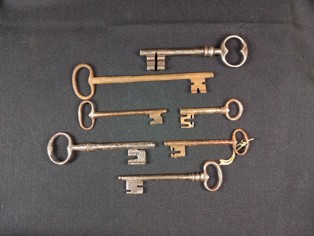 Collections 7 Antique Keys 17th-19th Century