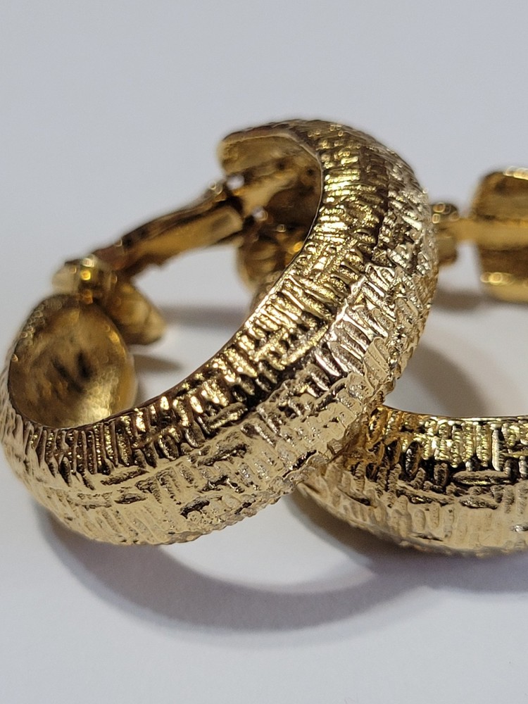 Vintage Hammered Textured Goldtone Chunky Earrings Hoop Clip-on Fashion Jewelry