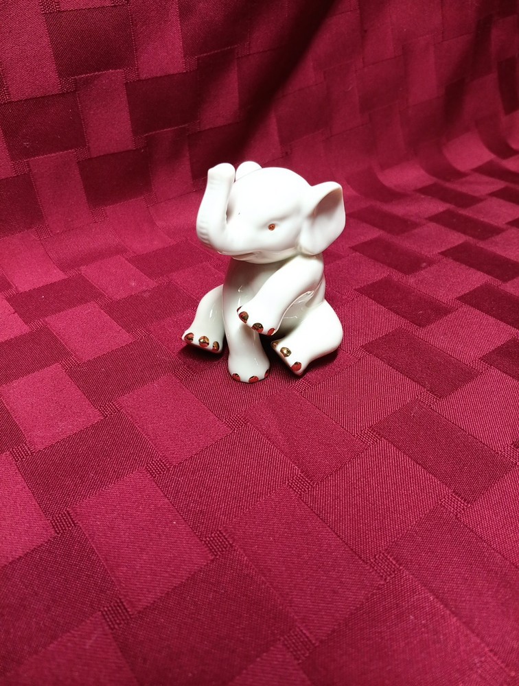 Lenox Handcrafted Cream Elephant Figurine Sitting with Gold Accents