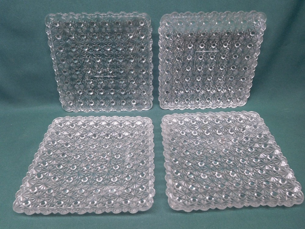 Set of 4 vintage clear glass Daisy & Button 7