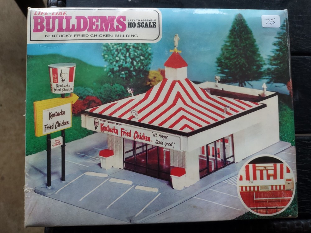 LIFE LIKE TRAINS Kentucky Fried Chicken Drive In HO model kit No. 1394 Sealed