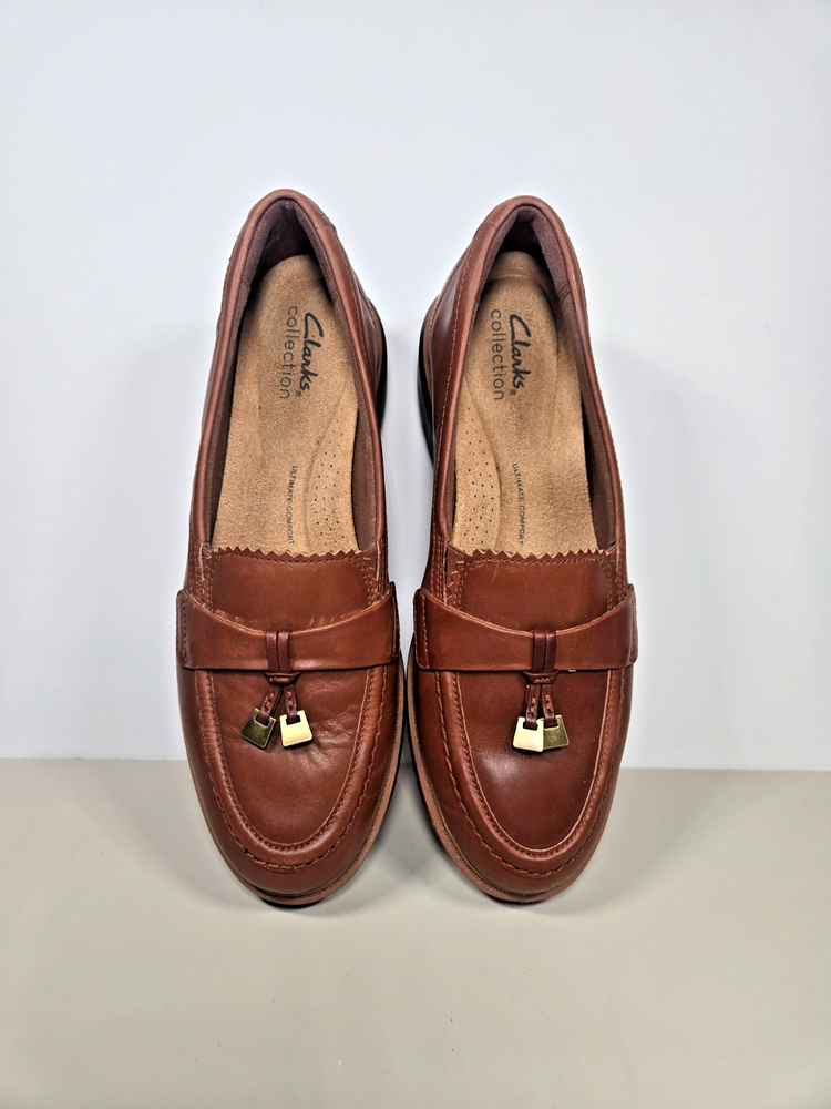 Clarks Westlynn Bella Loafers in Brown Leather Finish. Size 7.5M Women.