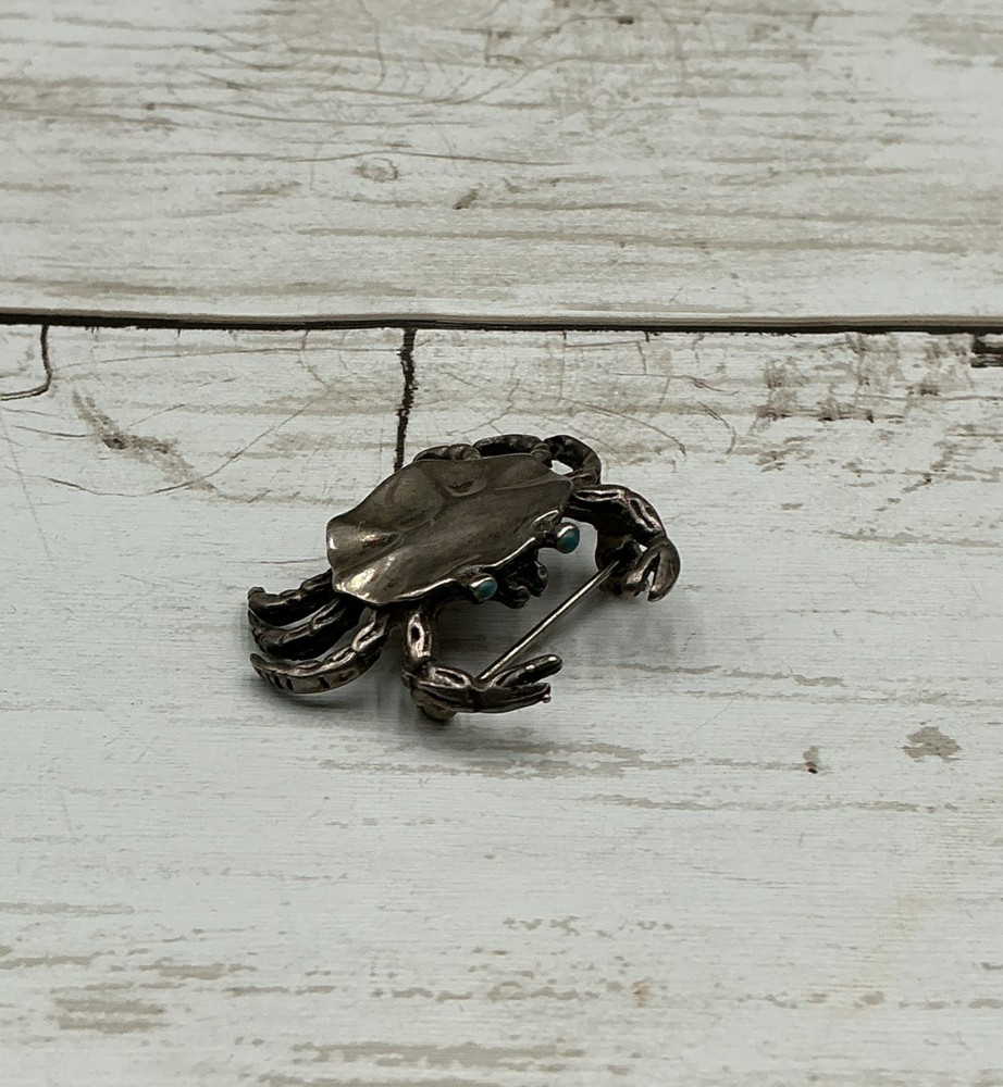 Vintage 925 Sterling Silver Artisan Crafted Ocean Crab Brooch with Blue Eyes