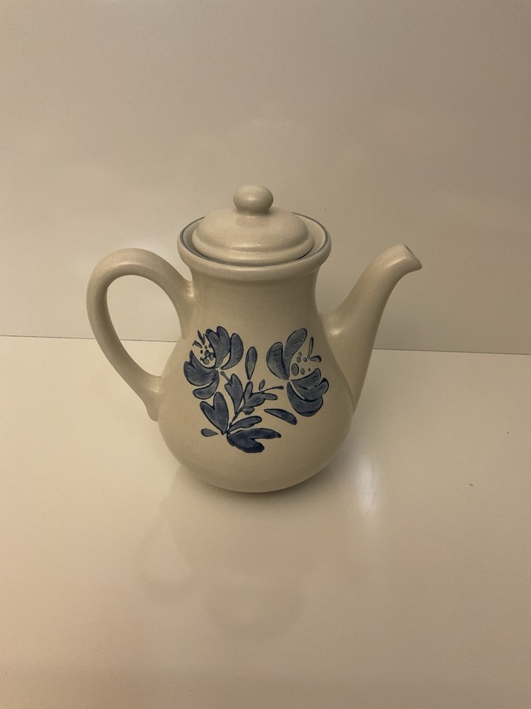 Vintage Pfaltzgraff Yorktowne 48oz Blue Floral Teapot Coffee Pot with Lid USA #490