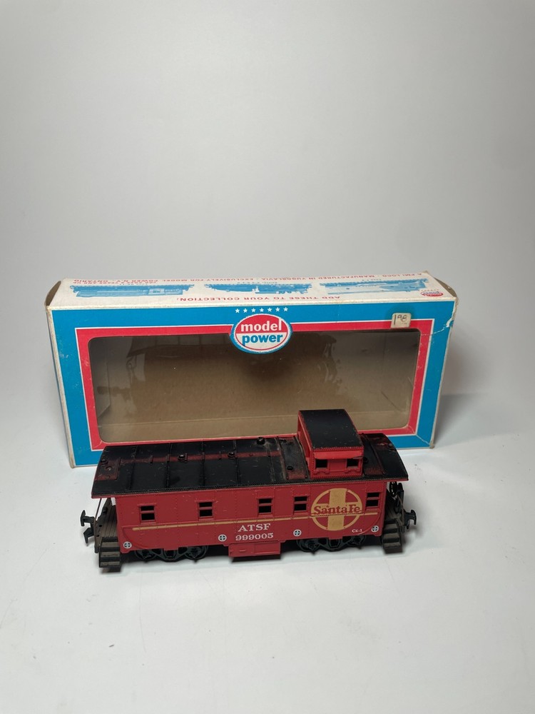 HO Scale Santa Fe ATSF #999005 Steel Offset Cupola Caboose