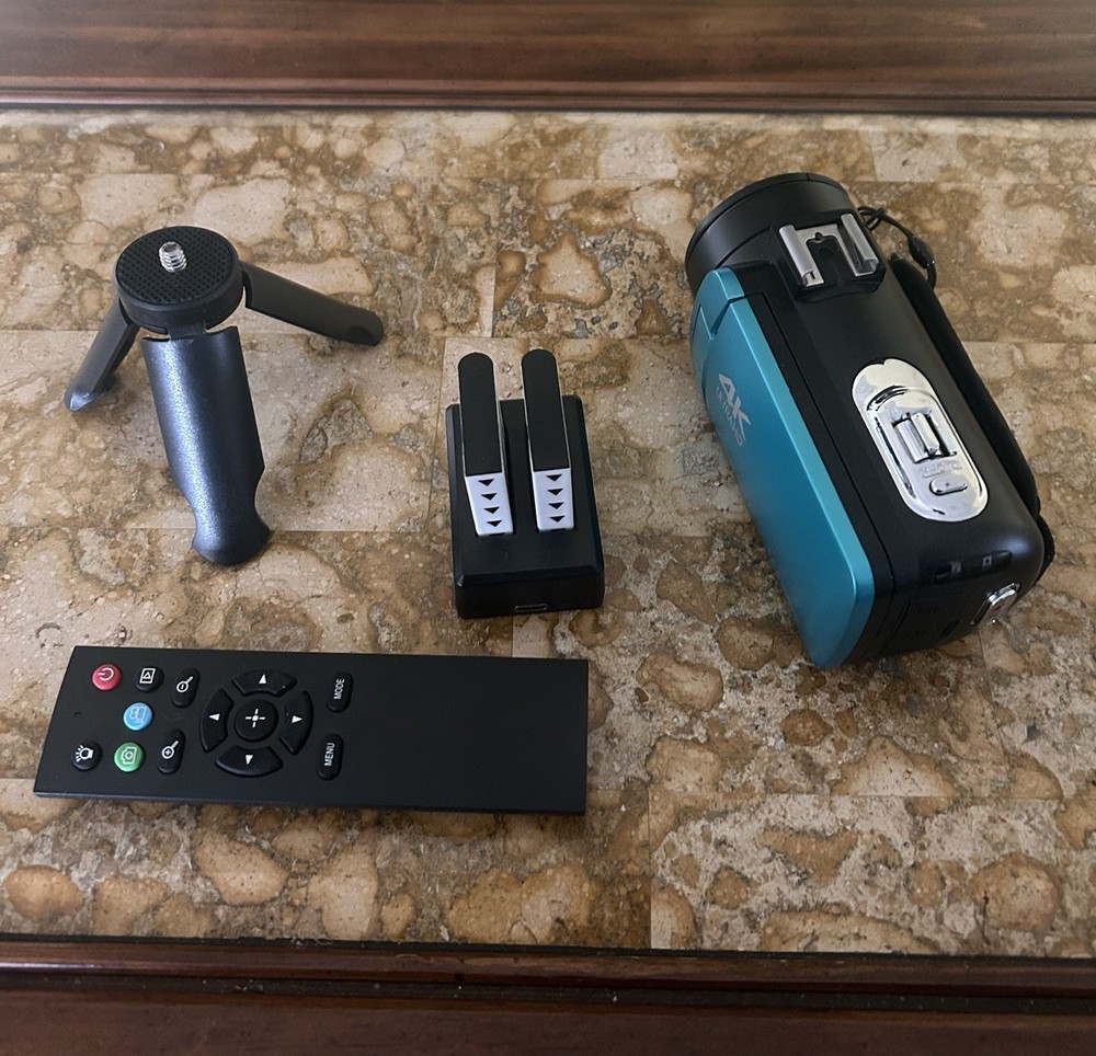 Digital Life 4K Ultra HD Handheld Camcorder Touch Screen 3.0in and Remote