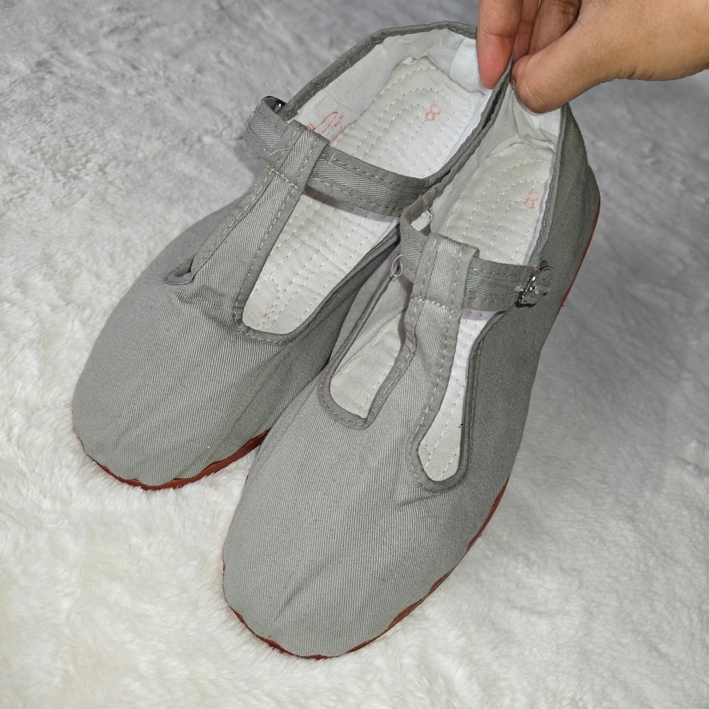 Women's Gray Canvas Mary Jane Flats Fabric Minimalist size 8 Adjustable Buckle