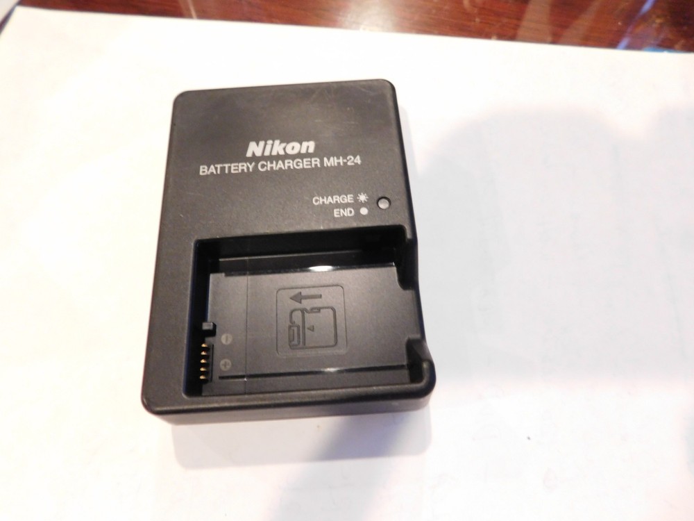 USED Nikon MH-24 Battery Charger EN-EL14 EN-EL14a D3100 D3200 D3300 D3400 D3500