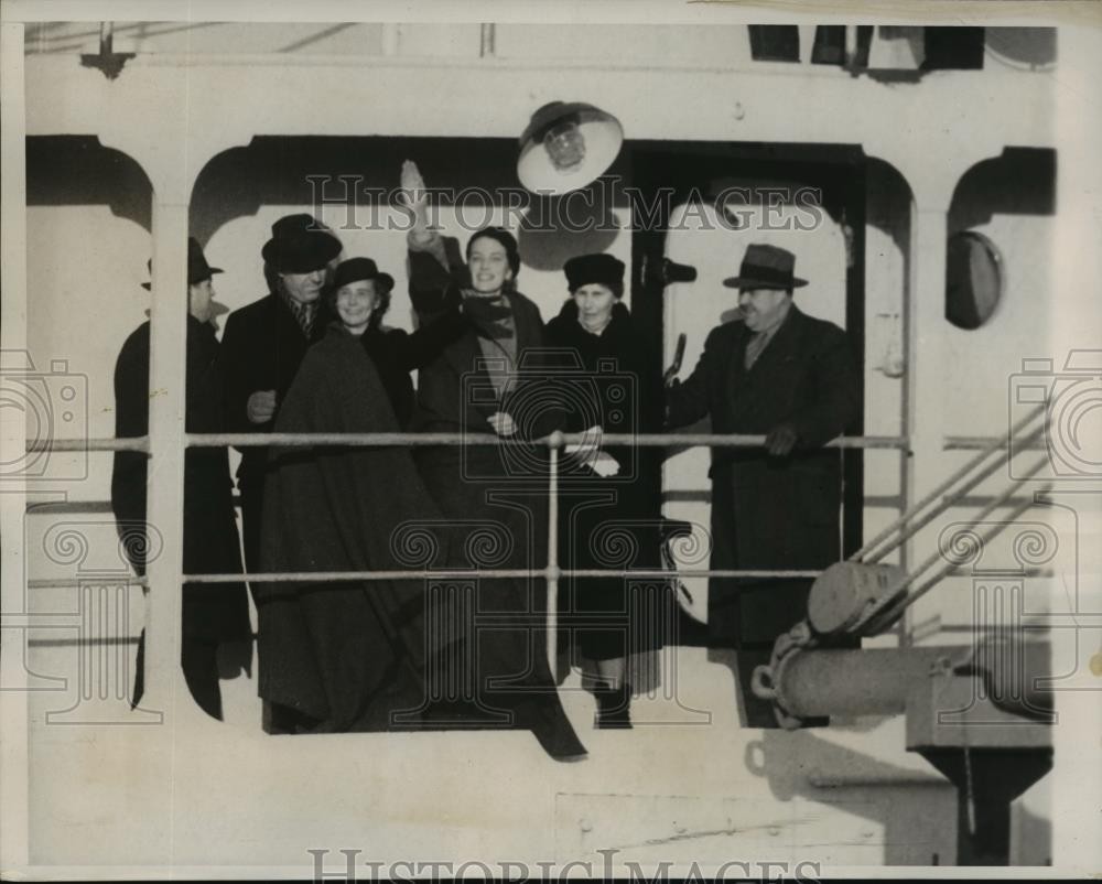 1939 Press Photo New York Cavalier rescue ship reaches New York NYC - neny05223