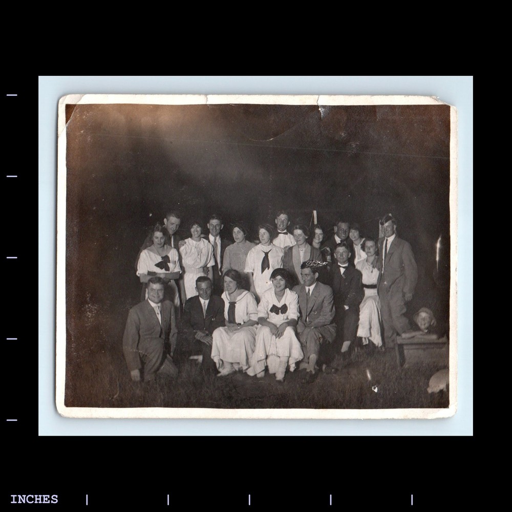 Old Vintage Photo MEN WOMEN GROUP PICTURE