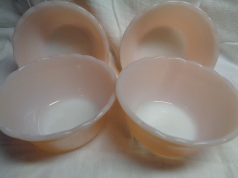 Lot of vintage Peach Lustre berry bowls, set of 4