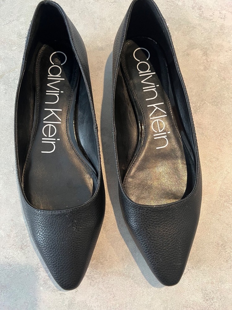 Calvin Klein Women's Flats Black Leather Pointed Toe Size 8.5