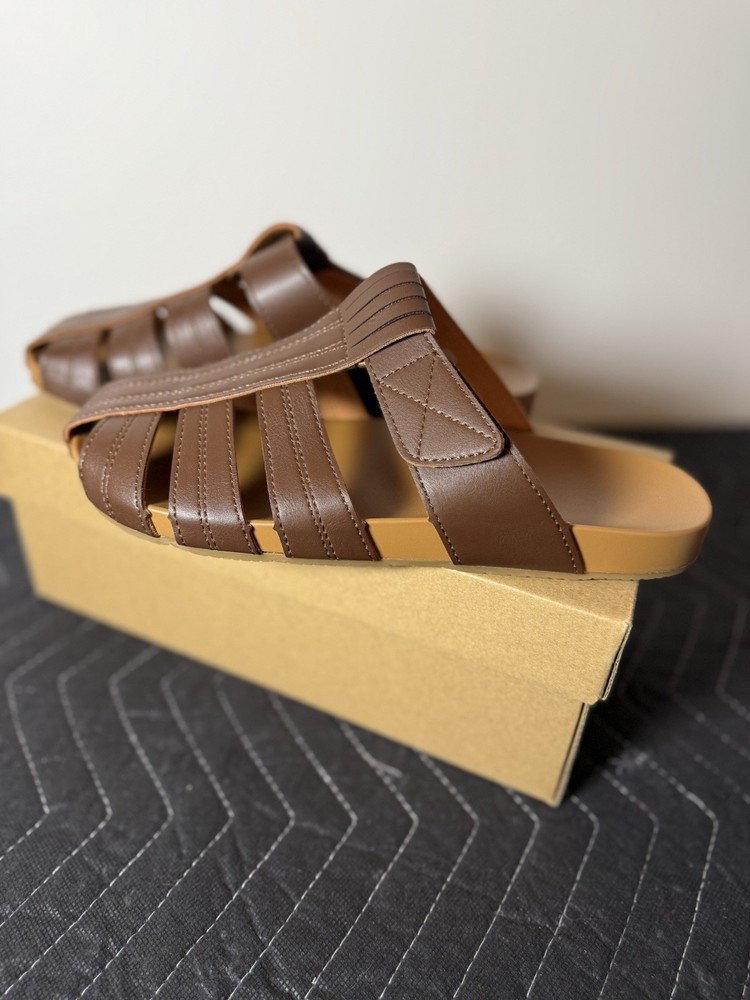 Women’s Brown Slip On Closed Toe Sandal Size 8.5