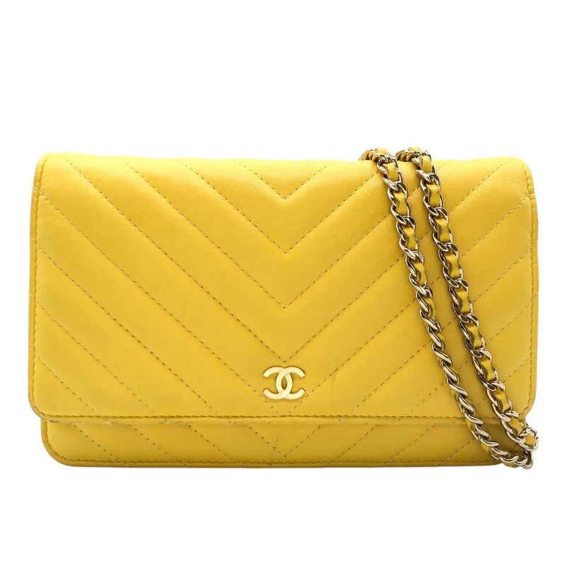 CHANEL Chevron V Stitch Chain Shoulder Bag AP0250 leather Red Women GHW CC
