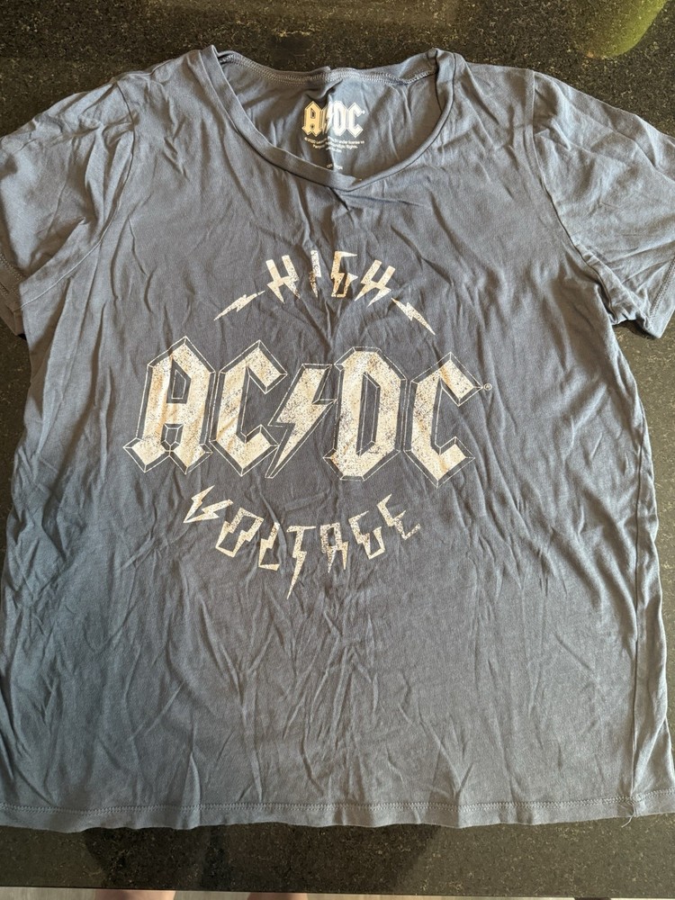 AC/DC High Voltage Graphic T-Shirt Women’s Large Semi Crop Top