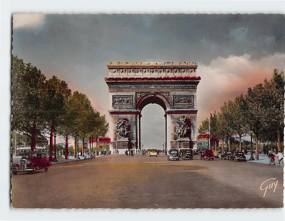 Postcard Avenue des Champs Elysées et arc de triomphe de l Etoile Paris France