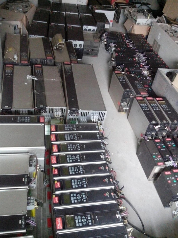 Danfoss Inverter VLT5008PT5B20STR3DLF00A00C1 Tested yv